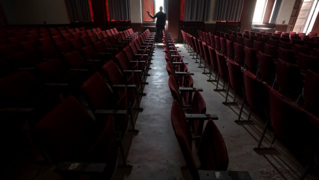 Καταγγελία - σοκ για γνωστό ηθοποιό: &#39;&#39;Με έπιασε από τον λαιμό, με χαστούκισε και έβαλε το χέρι του μέσα μου&#39;&#39;