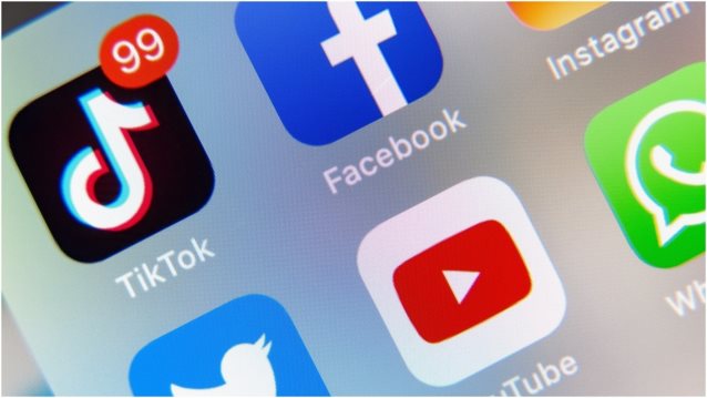 Fairy Comments : Είναι αυτό το νέο διαδικτυακό χιούμορ της Gen Z;
