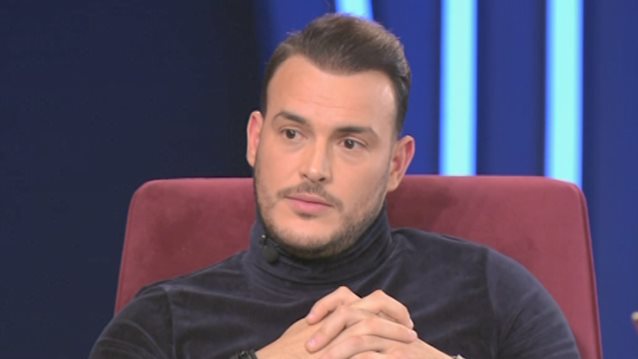 Σάκης Αρσενίου: Η αποκάλυψη για το ιατρικό λάθος που οδήγησε τον αδερφό του σε αναπηρία