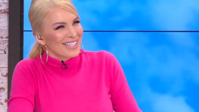 Κατερίνα Καινούργιου: Η επική ατάκα στον αέρα του «Ευτυχείτε»: «Γενικώς έχω πολύ πλαστικό επάνω μου»