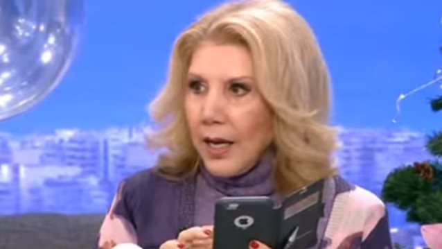 Video Of The Day: Η Λίτσα Πατέρα σήκωσε το κινητό της on air και ο κουμπάρος της είχε κέφια!