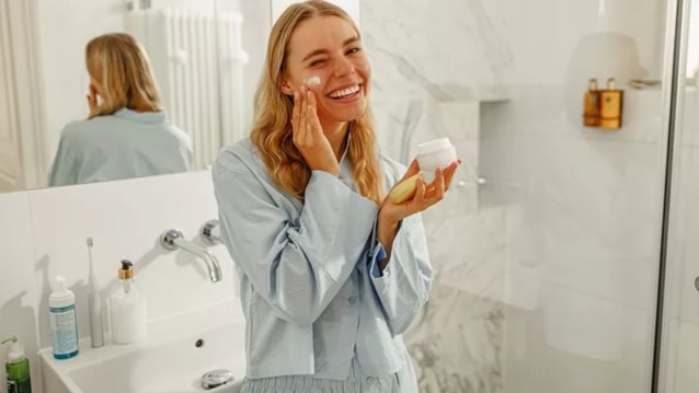 Πώς θα απαλλαγείς από τις ατέλειες που αφήνει η ακμή