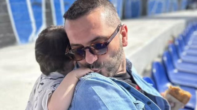 Το τρυφερό στιγμιότυπο από τις διακοπές του Λεωνίδα Κουτσόπουλου με τον γιο του