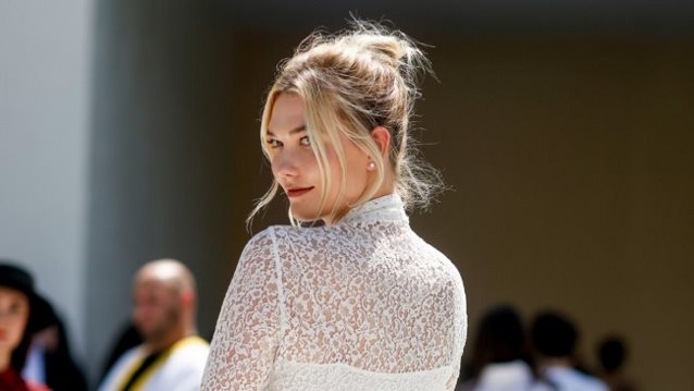 Karlie Kloss: Παντρεύτηκε ξανά και φόρεσε ένα υπέροχο off-the-shoulder νυφικό
