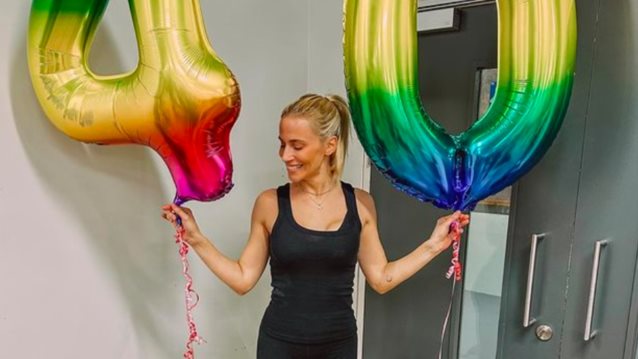 Η Νάντια Μπουλέ γιόρτασε τα γενέθλιά της με το καστ του Chicago