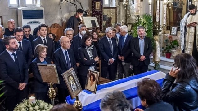 Βάσω Παπανδρέου: Τελευταίο αντίο στη "Σιδηρά Κυρία" του ΠΑΣΟΚ - Παρόντες Ανδρουλάκης, Σημίτης και Λαλιώτης