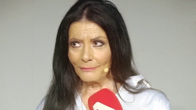 Ζωζώ Σαπουντζάκη: Η ερώτηση για την προσωπική της ζωή που την έκανε να «λυγίσει» on camera