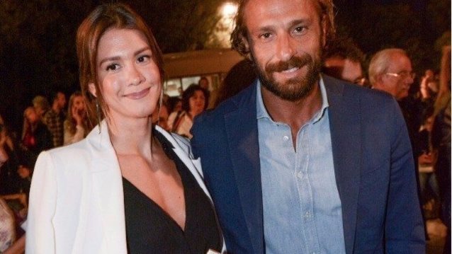 Νίκη Θωμοπούλου 
: To baby shower της συζύγου του Γιάννη Μαρακάκη λίγο πριν γεννήσει
