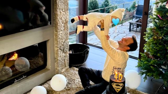 Ο Ευθύμης Ζησάκης γιόρτασε τα γενέθλιά του αγκαλιά με τον γιο του: &quot;Έγινα Μπαμπάκος&quot;