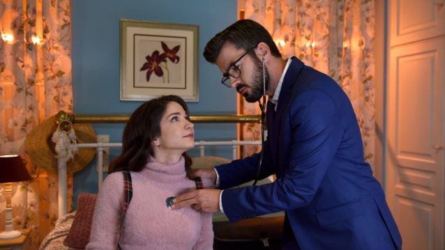 &quot;Κι όμως είμαι ακόμα εδώ&quot; | Μάθε τα πάντα για τη νέα σειρά της ΕΡΤ1 με τον Γιάννη Τσιμιτσέλη &amp; την Κατερίνα Γερονικολού