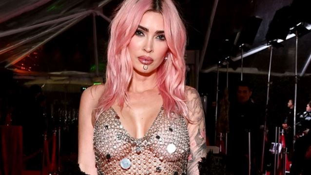 H άβαφη Megan Fox προκαλεί αντιδράσεις. Αλλά γιατί;