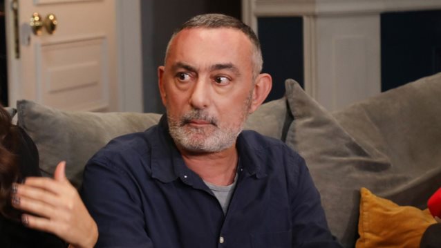 Βασίλης Ρίσβας: &quot;Θυμάμαι να μπουκάρουν μέσα στο σπίτι μας, να δραπετεύει μέσα στη νύχτα ο μπαμπάς&quot;