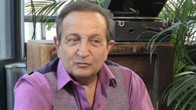 Σπύρος Μπιμπίλας: "Με αυτό το τραγούδι έκανα για πρώτη φορά σεξ στη ζωή μου"