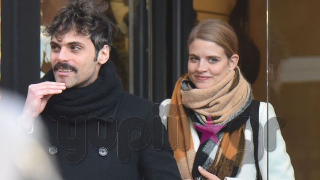 Δανάη Μιχαλάκη &amp; Γιώργος Παπαγεωργίου: Παθιασμένα φιλιά στο κέντρο της Αθήνας! Όλα τα στιγμιότυπα