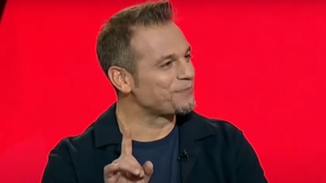 Ο Ντέμης Νικολαΐδης φανερά συγκινημένος για τα 18α γενέθλια της κόρης του, Μελίνα