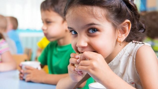 MamaPost by The Mamagers: «Τι πρέπει να τρώει το παιδί για να μην αρρωσταίνει εύκολα; Βιταμίνες και θρεπτικά συστατικά»