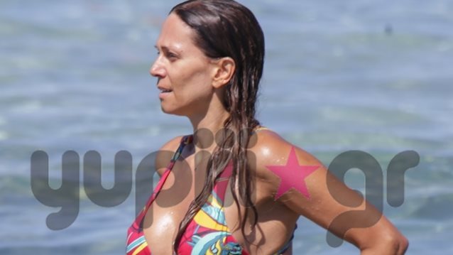 Έλλη Κοκκίνου: Δείτε την με μαγιό στην Πάρο | Όλες οι φωτογραφίες