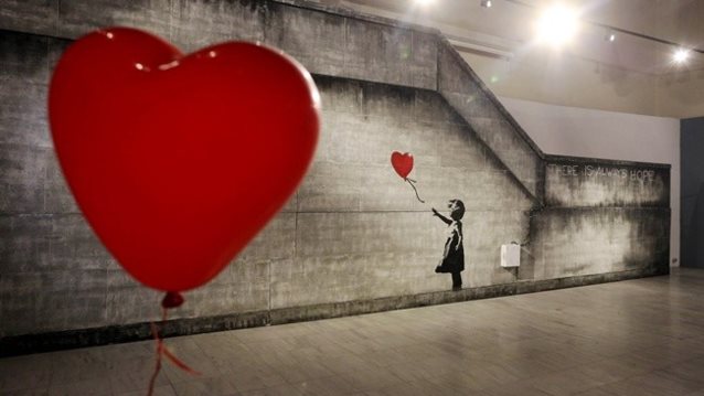 Bansky στην Τεχνόπολη 
: Ποιοι διάσημοι έδωσαν το παρών;
