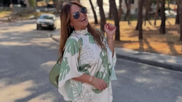 Η Νάνσυ Ζαμπέτογλου με τη denim φούστα από τη Mango που θα φοράς non stop το καλοκαίρι