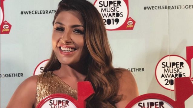 Έλενα Παπαρίζου: Η αναπάντεχη έκπληξη που την έκανε να ξεσπάσει σε κλάματα