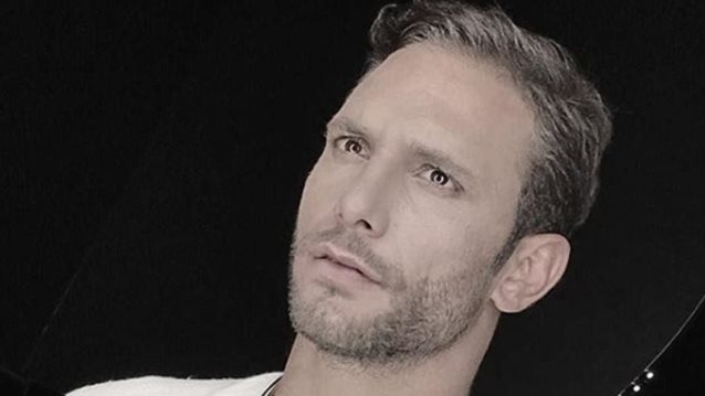 Ευθύμης Ζησάκης

: Ποζάρει για πρώτη φορά με τα ρούχα του ρόλου του στο «Μαριχουάνα Stop»