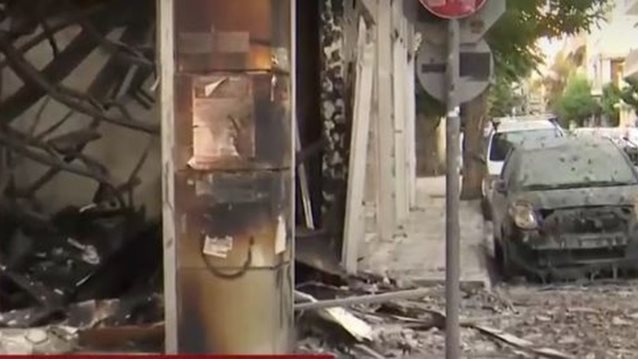 Ολική καταστροφή στα Κάτω Πατήσια: Βομβαρδισμένο τοπίο μετά από φωτιά σε κατάστημα επίπλων - Ζημιές σε όλη τη γειτονιά