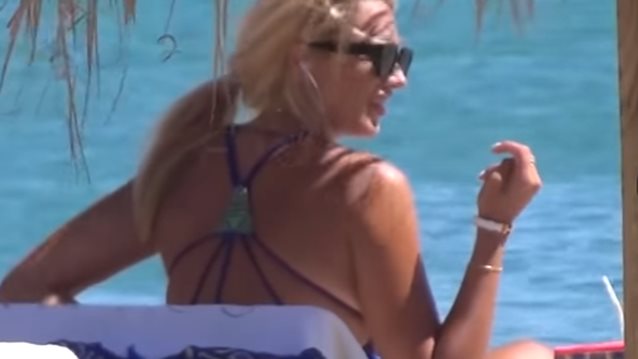 Κωνσταντίνα Σπυροπούλου: Σε παραλία της Μυκόνου: Έτσι είναι το κορμί της χωρίς ρετούς!