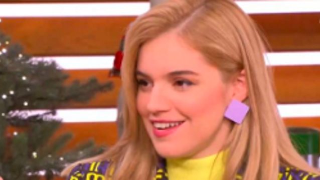 Νατάσα Εξηνταβελώνη: "Έχω 20 κολλητούς, οι οποίοι με βρίζουν νυχθημερόν ότι δεν προλαβαίνω να τους δω"