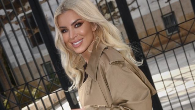 Η Κατερίνα Καινούργιου προτείνει το "τέλειο τζιν" από τη Massimo Dutti