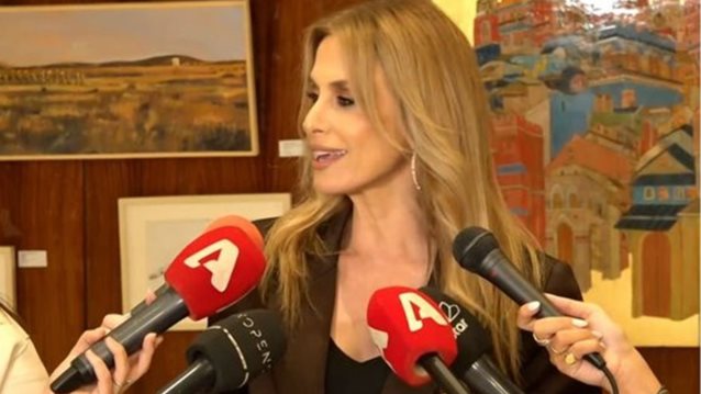 Η Ζωή Κρονάκη απάντησε στον Φώτη Σεργουλόπουλο για τον τίτλο &quot;Μαμά-δες&quot;: &quot;Έχει πέσει πρόταση για την αλλαγή του τίτλου&quot;