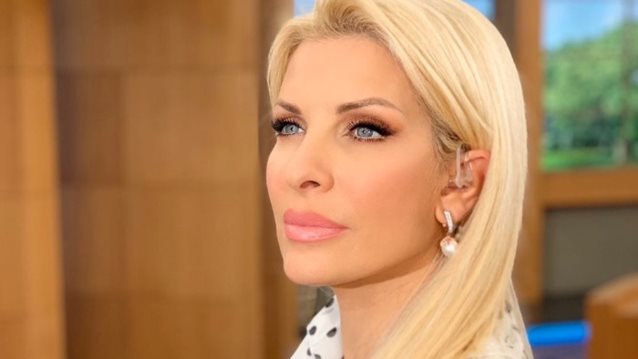 Ελένη Μενεγάκη: Το τρυφερό σχόλιο για τους συνεργάτες της &amp; ο διάλογος με ακόλουθό της για την κόρη της