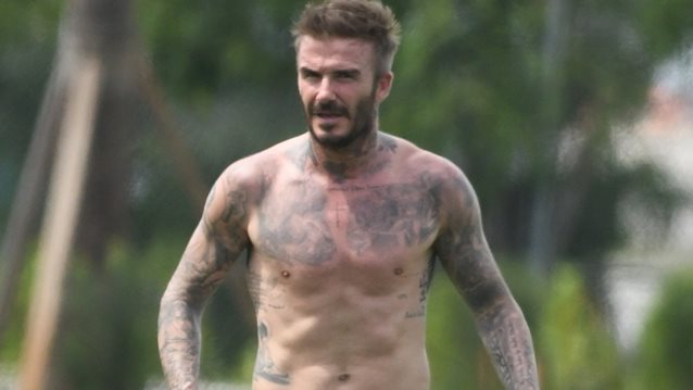 Hollywood Report: Ο shirtless David Beckham &amp; το τρυφερό στιγμιότυπο της Emily Ratajkowski με τον σύζυγό της