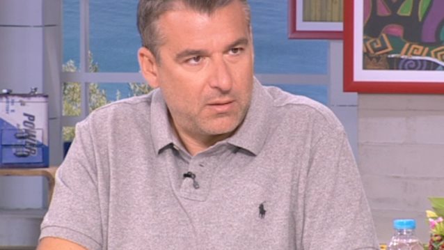 Γιώργος Λιάγκας
 
: «Αυτή η γυναίκα είναι έγκλημα. Είναι ντροπή που υπάρχει στην τηλεόραση»
