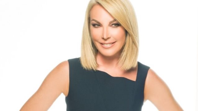 Τατιάνα Στεφανίδου : Τα πανάκριβα mules που δεν αποχωρίζεται στις καλοκαιρινές της εμφανίσεις
