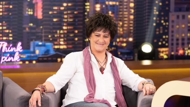 Φωτεινή Βελεσιώτου: &quot;Εκεί με άκουσε ο Γιώργος Καζαντζής, μου είχε τις &quot;Μέλισσες&quot; και με έβγαλε από την ησυχία μου&quot;