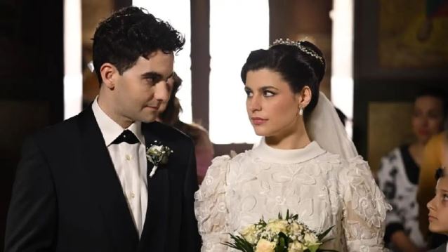 Μόνο στο Yupiii! Άγιος Έρωτας: Η Χλόη ζητά το αδιανόητο και βγάζει εκτός ορίων τον Πέτρο