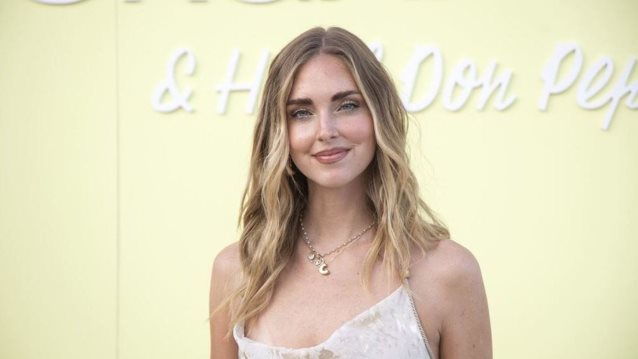 Η Chiara Ferragni με φόρεμα της Βάσιας Κωσταρά που είναι must για το φθινόπωρο