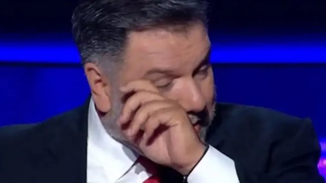 Λύγισε ο Γρηγόρης Αρναούτογλου στον "Εκατομμυριούχο": "Δώστε ένα φιλί στις μανάδες σας"