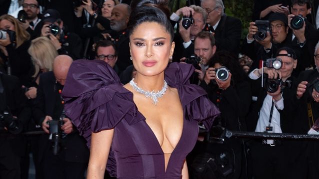 Η Salma Hayek αποκαλύπτει τη θεραπεία που έκανε για τον λαιμό της