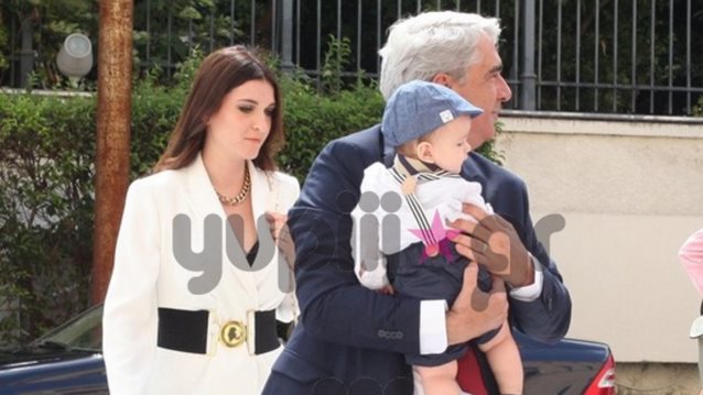 Σίμος Κεδίκογλου: Στην ορκωμοσία της Βουλής με τον 7 μηνών γιο του | Η οικογενειακή εμφάνισή τους