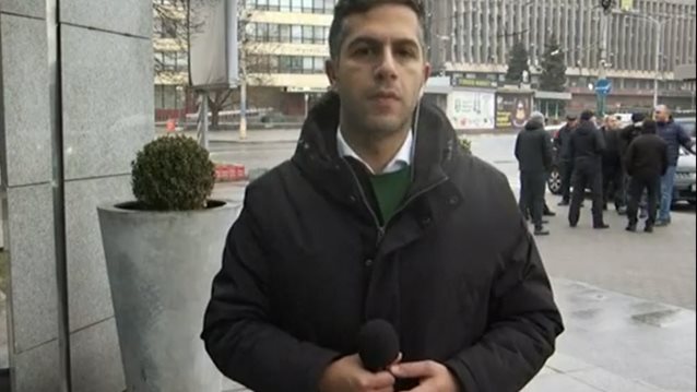 Σταύρος Ιωαννίδης: &quot;Η σφαίρα πέρασε δίπλα μου&quot; - Συγκλονίζει ο δημοσιογράφος του ΣΚΑΪ που είναι στο ελληνικό κονβόι από τη Μαριούπολη