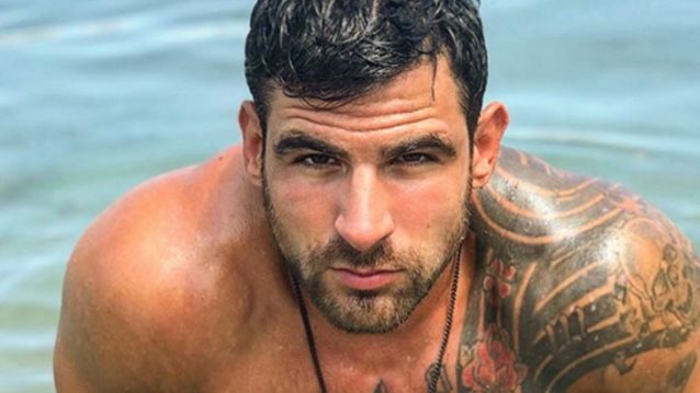 Ετεοκλής Παύλου: Ποζάρει με τη νεογέννητη κόρη του &amp; γράφει τα πιο γλυκά λόγια για την Ελένη Χατζίδου