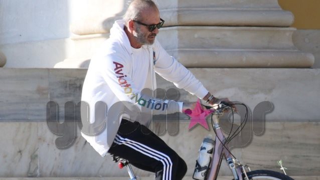 Πέτρος Κωστόπουλος: Για ποδήλατο με τον γιο του στο Ζάππειο! Δείτε όλα στιγμιότυπα