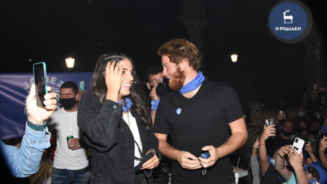 James Καφετζής &amp; Άννα Μαρία Βέλλη κάνουν θαλάσσια σπορ στη Ρόδο