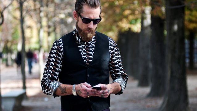 Πώς να φορέσεις σωστά τα printed πουκάμισα: Για να μην πιαστείς «αδιάβαστος»