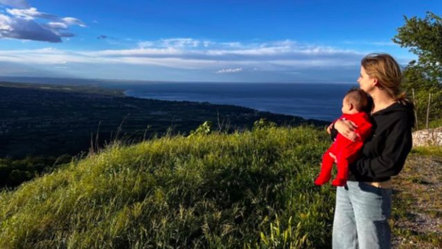 Οι τρυφερές φωτογραφίες της Δανάης Μιχαλάκη με την λίγων μηνών κόρη της