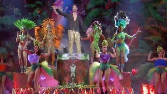 J2US | Ο Νίκος Κοκλώνης στην πιο καρναβαλική έναρξη!