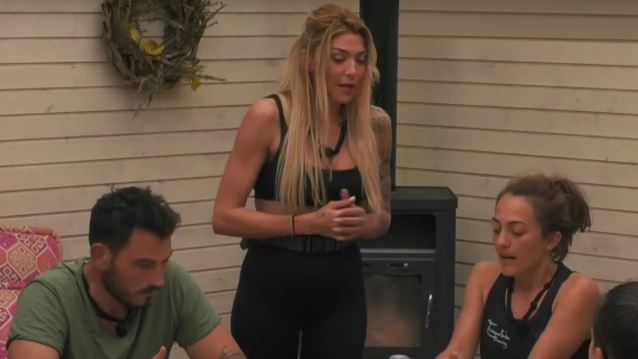 Η Φάρμα | Χαμός μεταξύ Αγγελικής Ηλιάδη και Αθανασίας Τσουμελέκα για τη Σάσα Μπάστα!