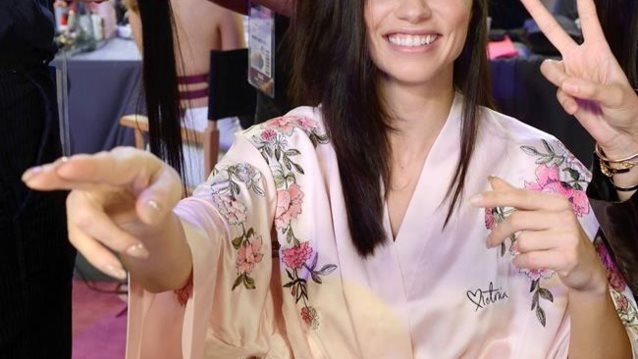 Victoria’s Secret 2017: Όλες οι backstage φωτογραφίες από την προετοιμασία του αποψινού show
