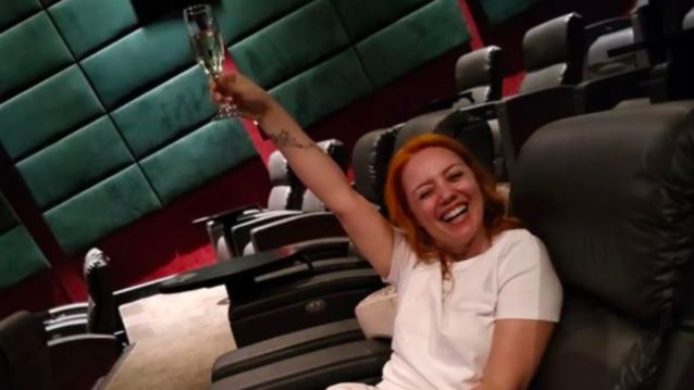 Άντα Λιβιτσάνου: &quot;Ο,τι δεν λειτουργεί πλέον με σεβασμό και ευγνωμοσύνη να το αποχαιρετούμε&quot;